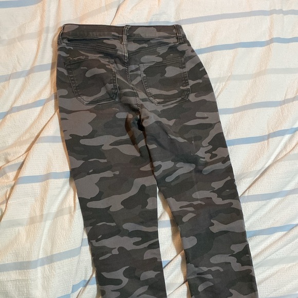 Knox Rose pants size 2 barely worn. Camo pattern , zip ankles & pockets - Picture 4 of 5
